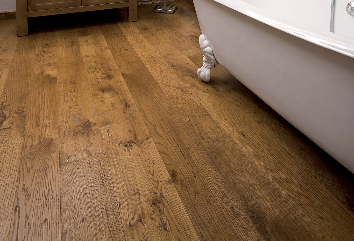 Reclaimed Oak | 13 MILLENNIUM-Rovere-Europeo-Rusticone-Piallato-A-Mano-Morciato-Verniciato_02 | White & White