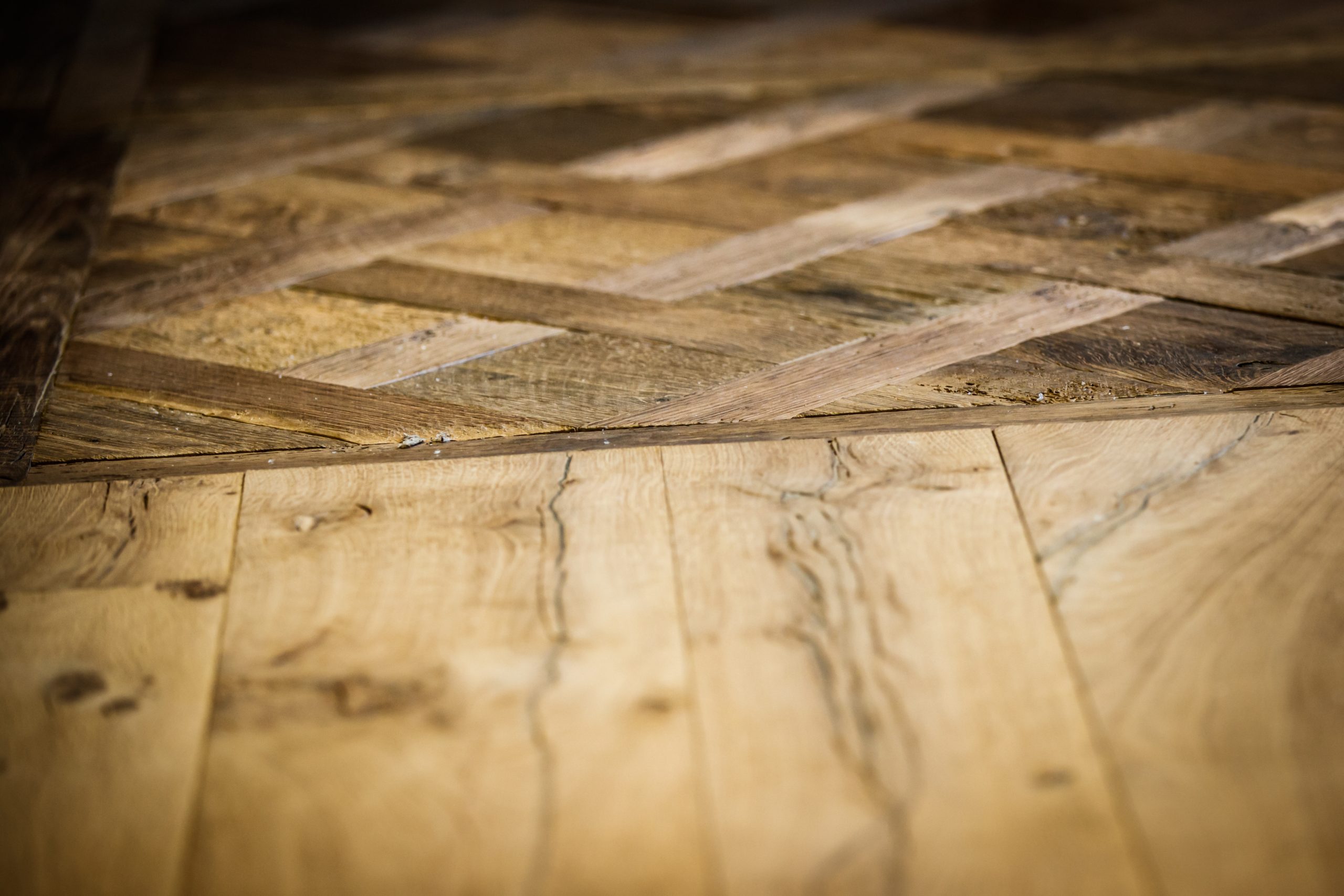 Antique Oak | OLD DUTCH BY VAN SPEIJCK | White & White